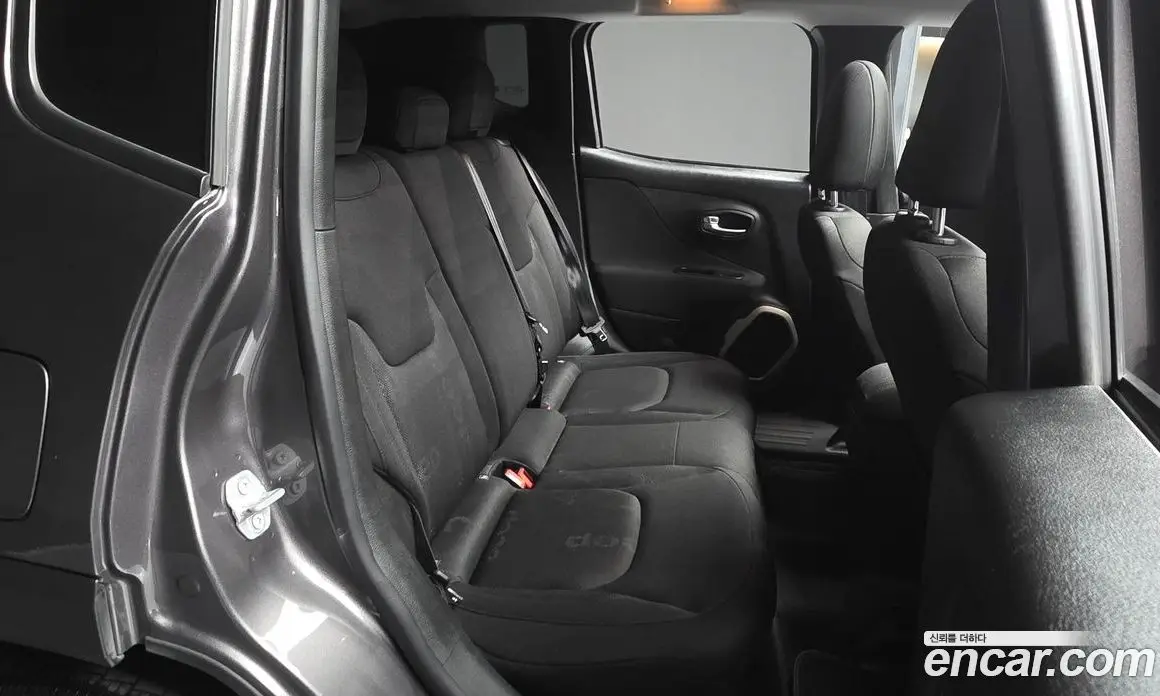 Jeep Renegade 2017 2.4 автомат (гидро), фото 12 Jeep Renegade 2017 2.4 автомат (гидро), фото 12