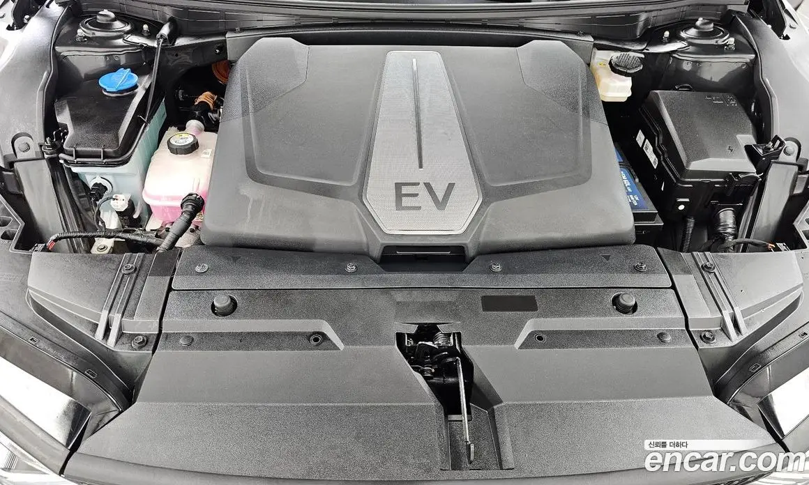 Kia EV6 2022 0.1 автомат (гидро), фото 6 Kia EV6 2022 0.1 автомат (гидро), фото 6
