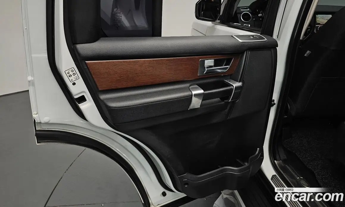 Land Rover Discovery 2016 3.0 автомат (гидро), фото 14 Land Rover Discovery 2016 3.0 автомат (гидро), фото 14