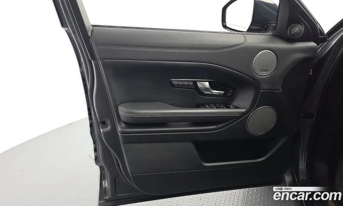 Land Rover Range Rover Evoque 2018 2.0 автомат (гидро), фото 14 Land Rover Range Rover Evoque 2018 2.0 автомат (гидро), фото 14