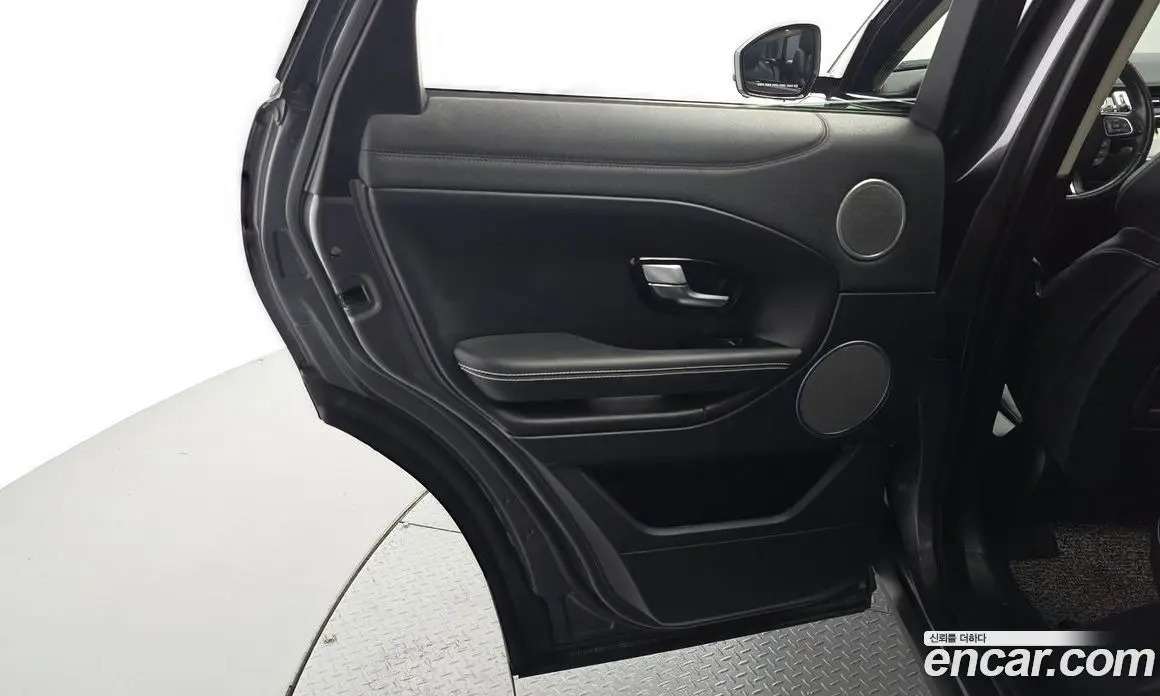 Land Rover Range Rover Evoque 2018 2.0 автомат (гидро), фото 15 Land Rover Range Rover Evoque 2018 2.0 автомат (гидро), фото 15