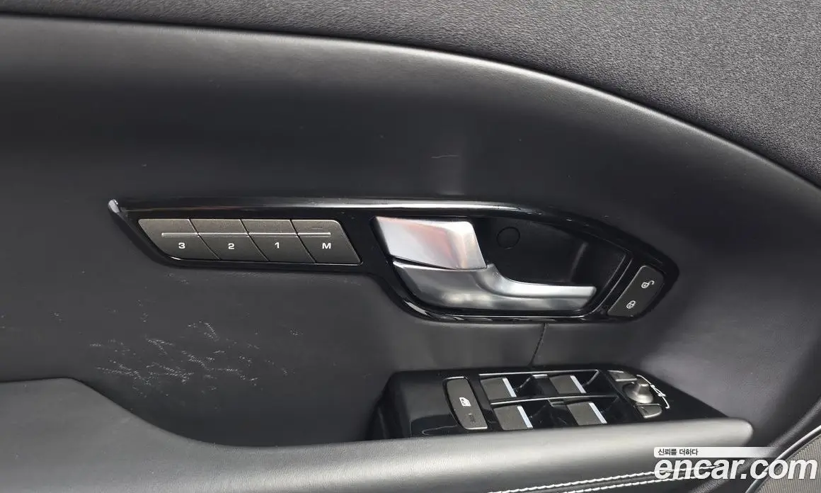 Land Rover Range Rover Evoque 2018 2.0 автомат (гидро), фото 31 Land Rover Range Rover Evoque 2018 2.0 автомат (гидро), фото 31
