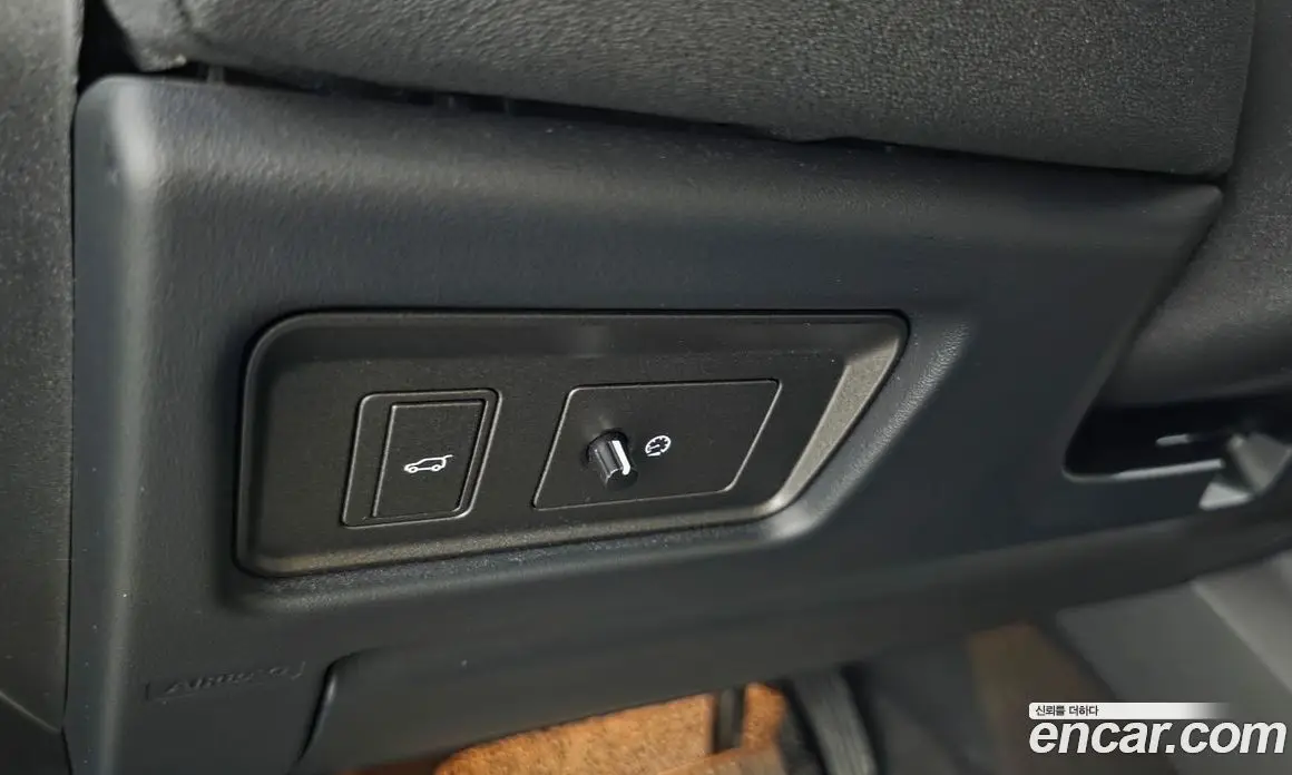 Land Rover Range Rover Evoque 2018 2.0 автомат (гидро), фото 33 Land Rover Range Rover Evoque 2018 2.0 автомат (гидро), фото 33