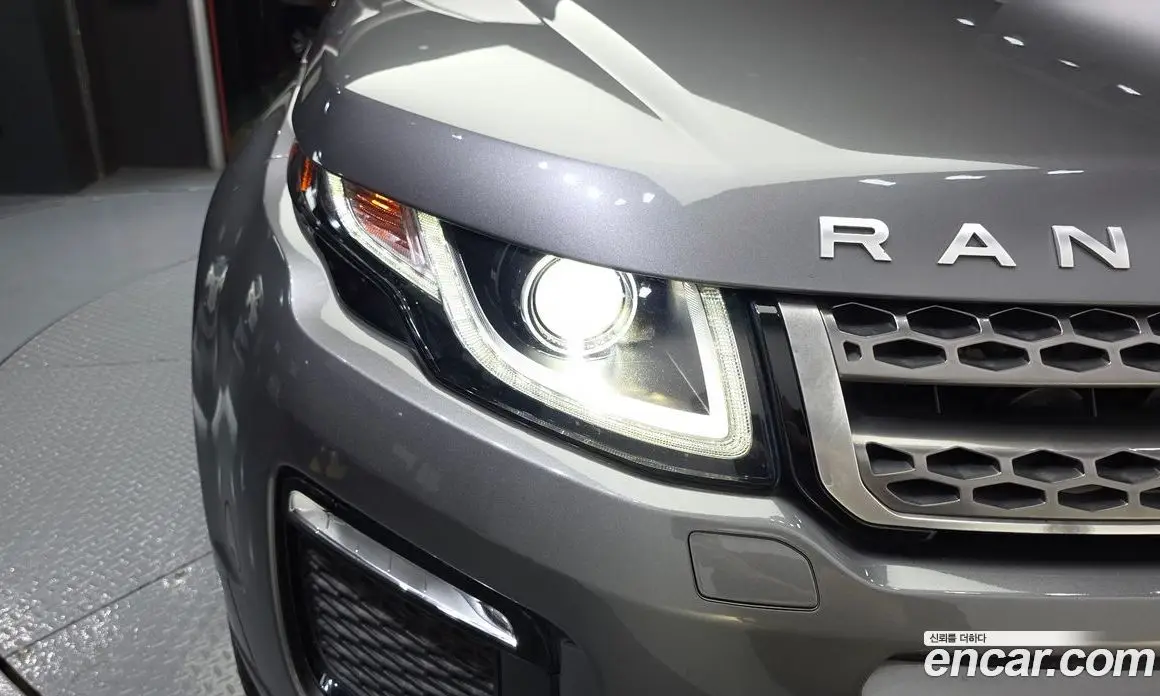Land Rover Range Rover Evoque 2018 2.0 автомат (гидро), фото 8 Land Rover Range Rover Evoque 2018 2.0 автомат (гидро), фото 8