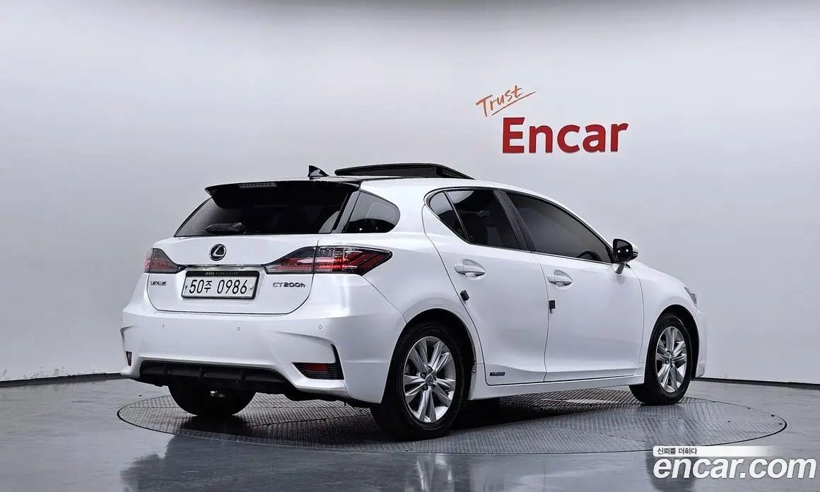 Lexus CT200h 2015 1.8 автомат (гидро), фото 2 Lexus CT200h 2015 1.8 автомат (гидро), фото 2