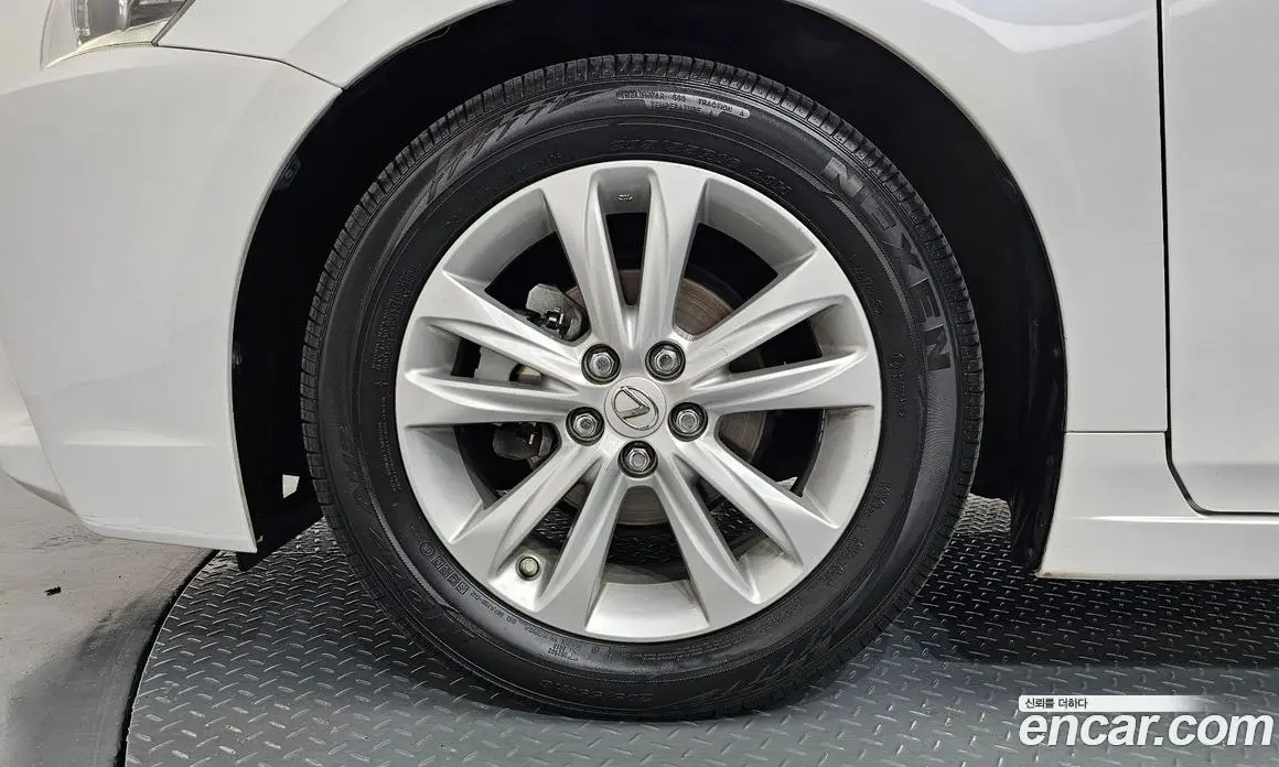Lexus CT200h 2015 1.8 автомат (гидро), фото 5 Lexus CT200h 2015 1.8 автомат (гидро), фото 5
