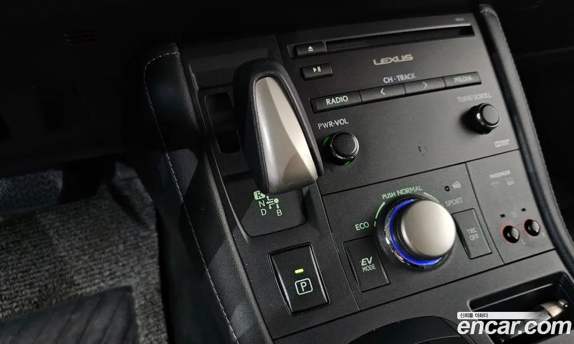 Lexus CT200h 2015 1.8 автомат (гидро), фото 9 Lexus CT200h 2015 1.8 автомат (гидро), фото 9