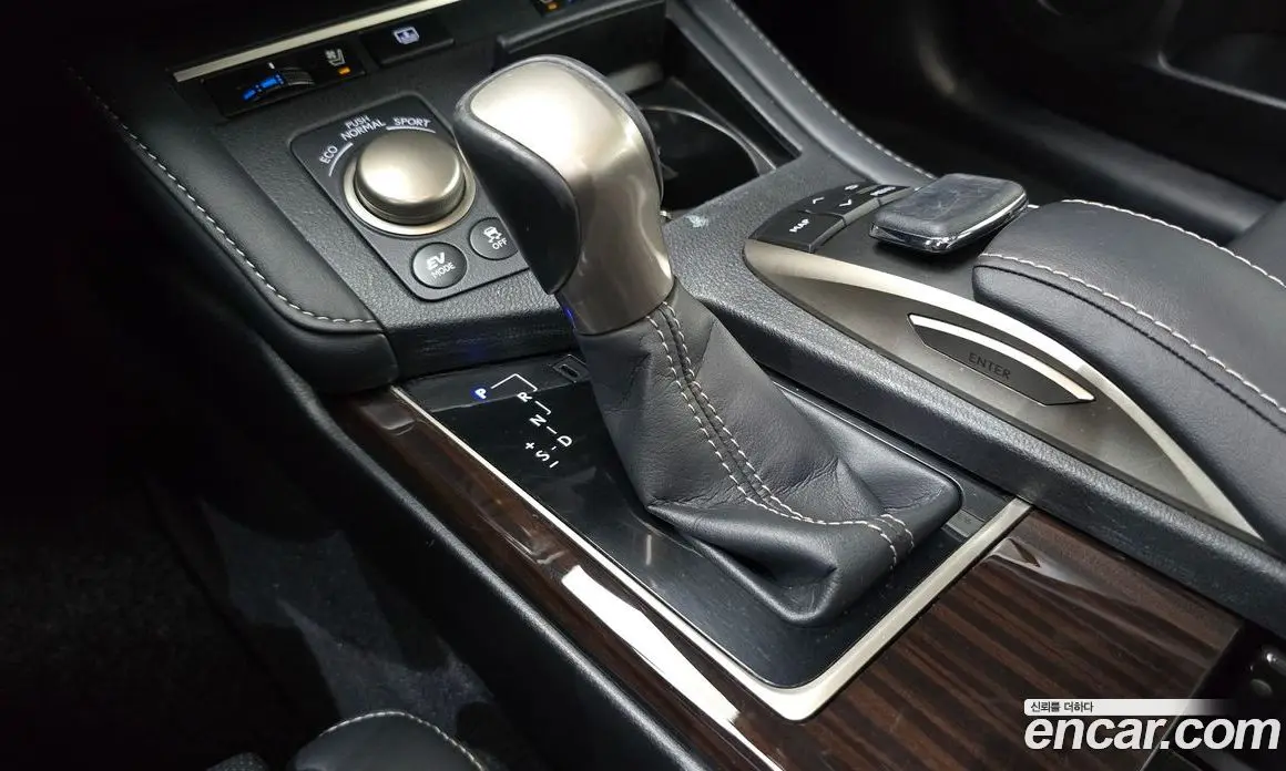 Lexus ES 2017 2.5 автомат (гидро), фото 9 Lexus ES 2017 2.5 автомат (гидро), фото 9