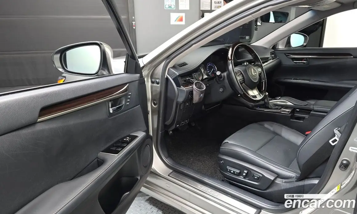 Lexus ES 2017 2.5 автомат (гидро), фото 10 Lexus ES 2017 2.5 автомат (гидро), фото 10