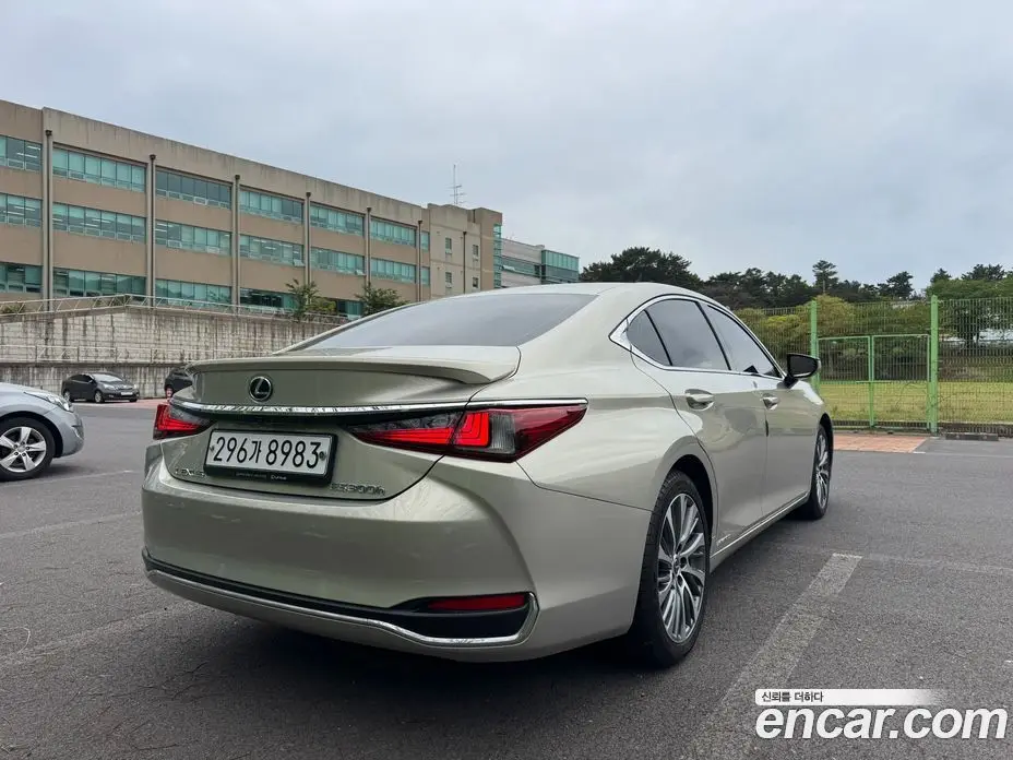 Lexus ES 2020 2.5 автомат (гидро), фото 2 Lexus ES 2020 2.5 автомат (гидро), фото 2
