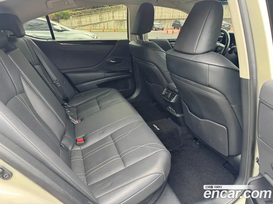 Lexus ES 2020 2.5 автомат (гидро), фото 11 Lexus ES 2020 2.5 автомат (гидро), фото 11