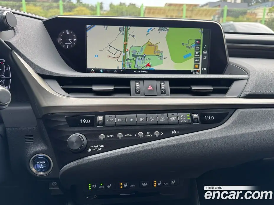 Lexus ES 2020 2.5 автомат (гидро), фото 18 Lexus ES 2020 2.5 автомат (гидро), фото 18