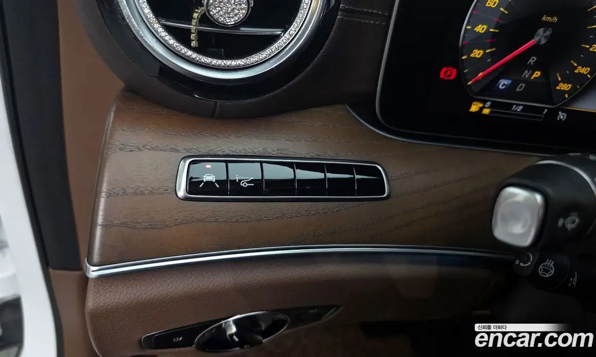 Mercedes-Benz E-Class 2018 2.0 автомат (гидро), фото 28 Mercedes-Benz E-Class 2018 2.0 автомат (гидро), фото 28