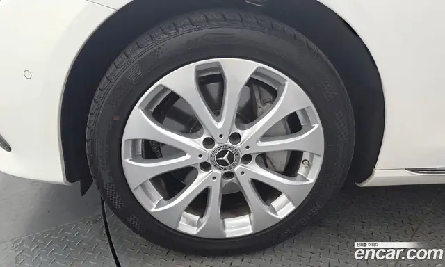 Mercedes-Benz E-Class 2018 2.0 автомат (гидро), миниатюра 5 Mercedes-Benz E-Class 2018 2.0 автомат (гидро), миниатюра 5