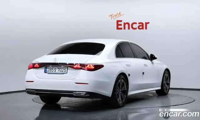 Mercedes-Benz E-Class 2024 2.0 автомат (гидро), миниатюра 2