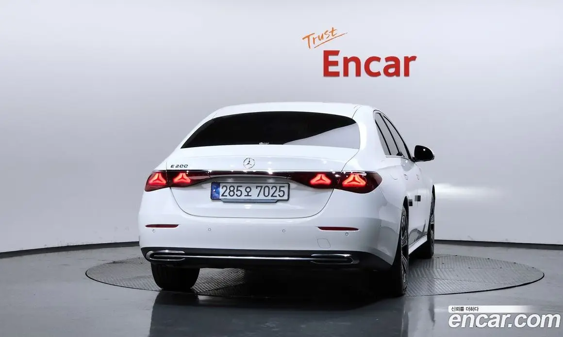Mercedes-Benz E-Class 2024 2.0 автомат (гидро), фото 4