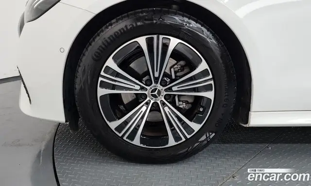 Mercedes-Benz E-Class 2024 2.0 автомат (гидро), миниатюра 5