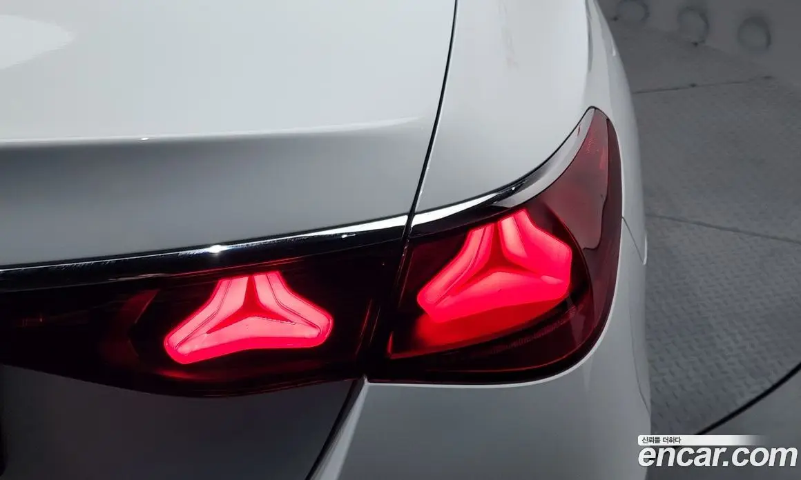 Mercedes-Benz E-Class 2024 2.0 автомат (гидро), фото 9