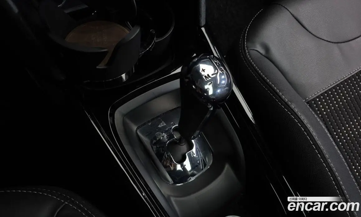 Peugeot 2008 2017 1.6 автомат (гидро), фото 12 Peugeot 2008 2017 1.6 автомат (гидро), фото 12
