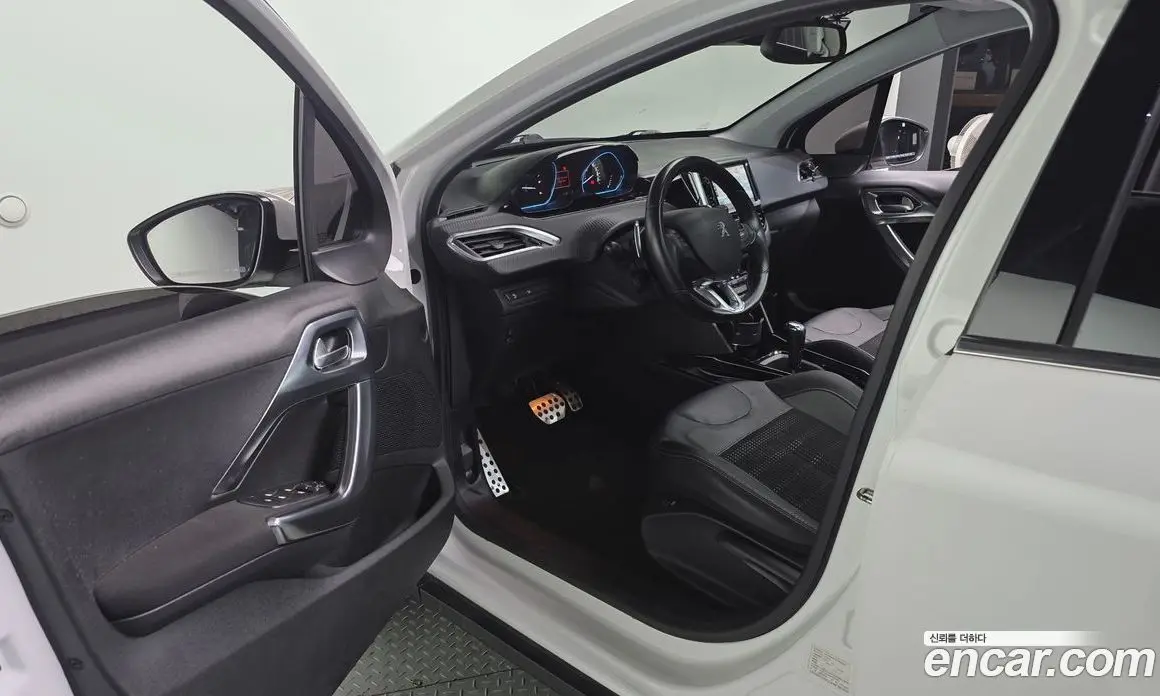 Peugeot 2008 2017 1.6 автомат (гидро), фото 13 Peugeot 2008 2017 1.6 автомат (гидро), фото 13