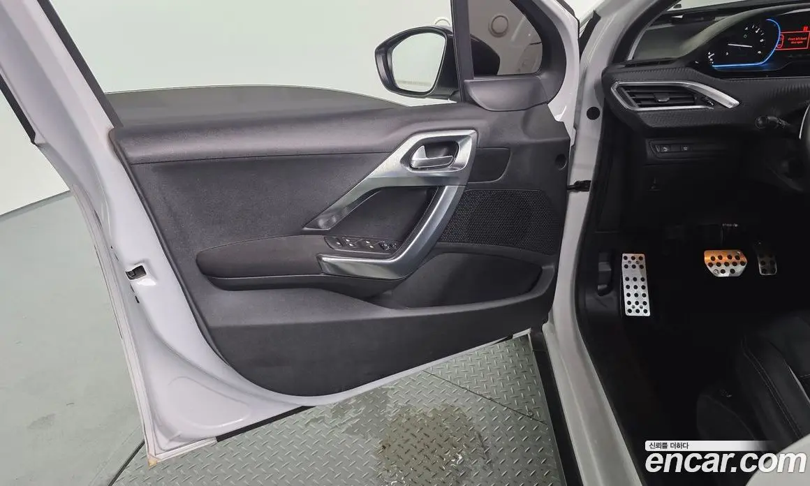 Peugeot 2008 2017 1.6 автомат (гидро), фото 14 Peugeot 2008 2017 1.6 автомат (гидро), фото 14
