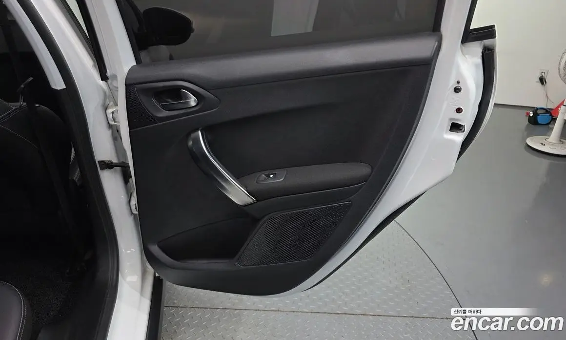 Peugeot 2008 2017 1.6 автомат (гидро), фото 15 Peugeot 2008 2017 1.6 автомат (гидро), фото 15