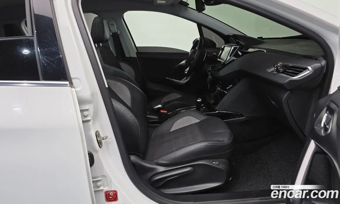 Peugeot 2008 2017 1.6 автомат (гидро), фото 16 Peugeot 2008 2017 1.6 автомат (гидро), фото 16