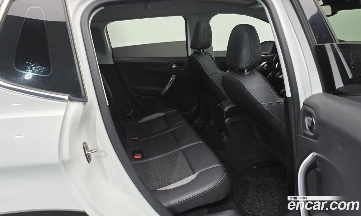 Peugeot 2008 2017 1.6 автомат (гидро), фото 17 Peugeot 2008 2017 1.6 автомат (гидро), фото 17