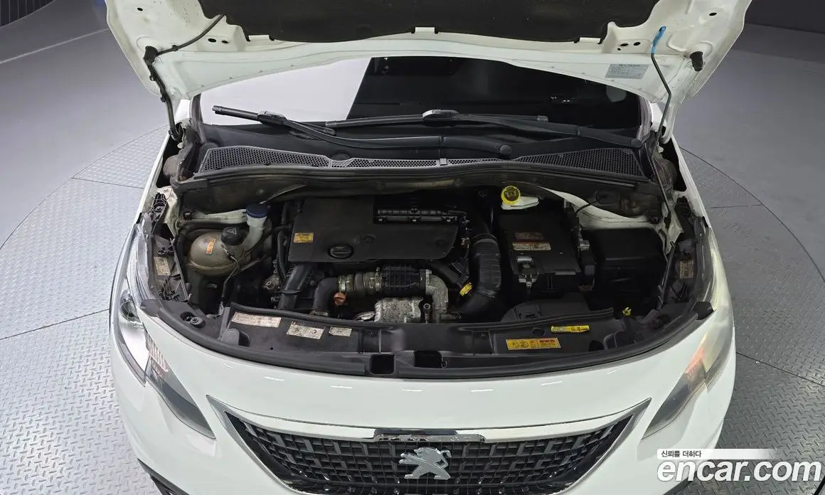 Peugeot 2008 2017 1.6 автомат (гидро), фото 6 Peugeot 2008 2017 1.6 автомат (гидро), фото 6