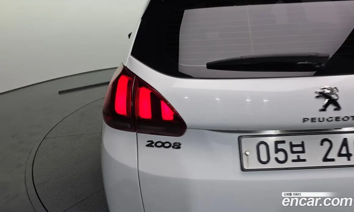 Peugeot 2008 2017 1.6 автомат (гидро), фото 9 Peugeot 2008 2017 1.6 автомат (гидро), фото 9