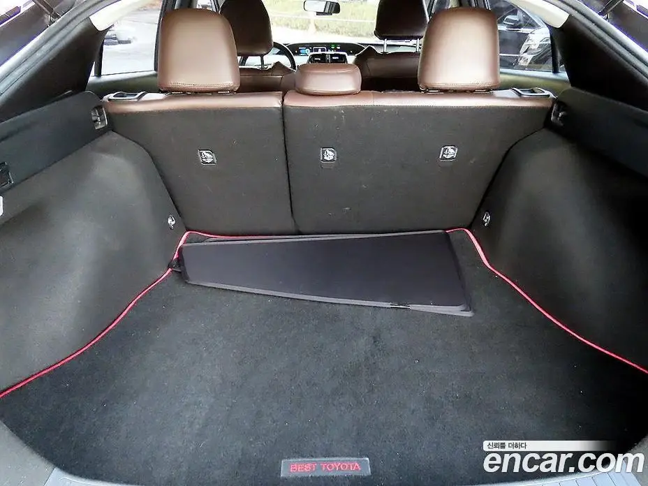 Toyota Prius 2018 1.8 автомат (гидро), фото 18 Toyota Prius 2018 1.8 автомат (гидро), фото 18