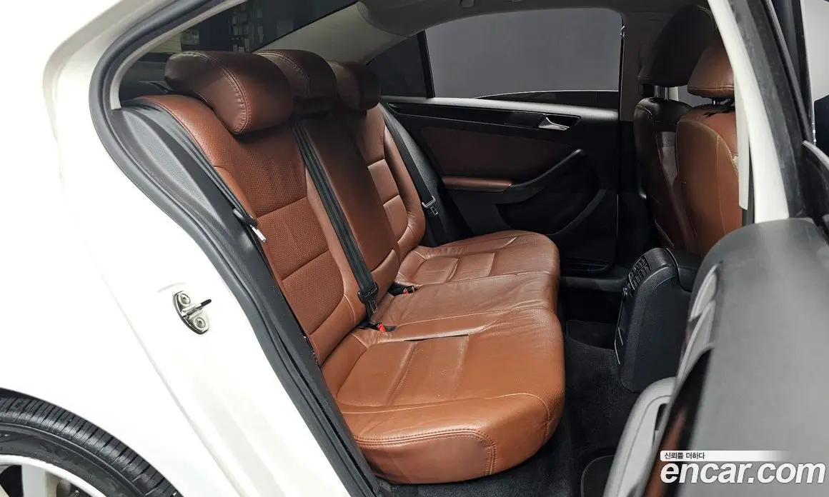 Volkswagen Jetta 2012 2.0 автомат (гидро), фото 11 Volkswagen Jetta 2012 2.0 автомат (гидро), фото 11