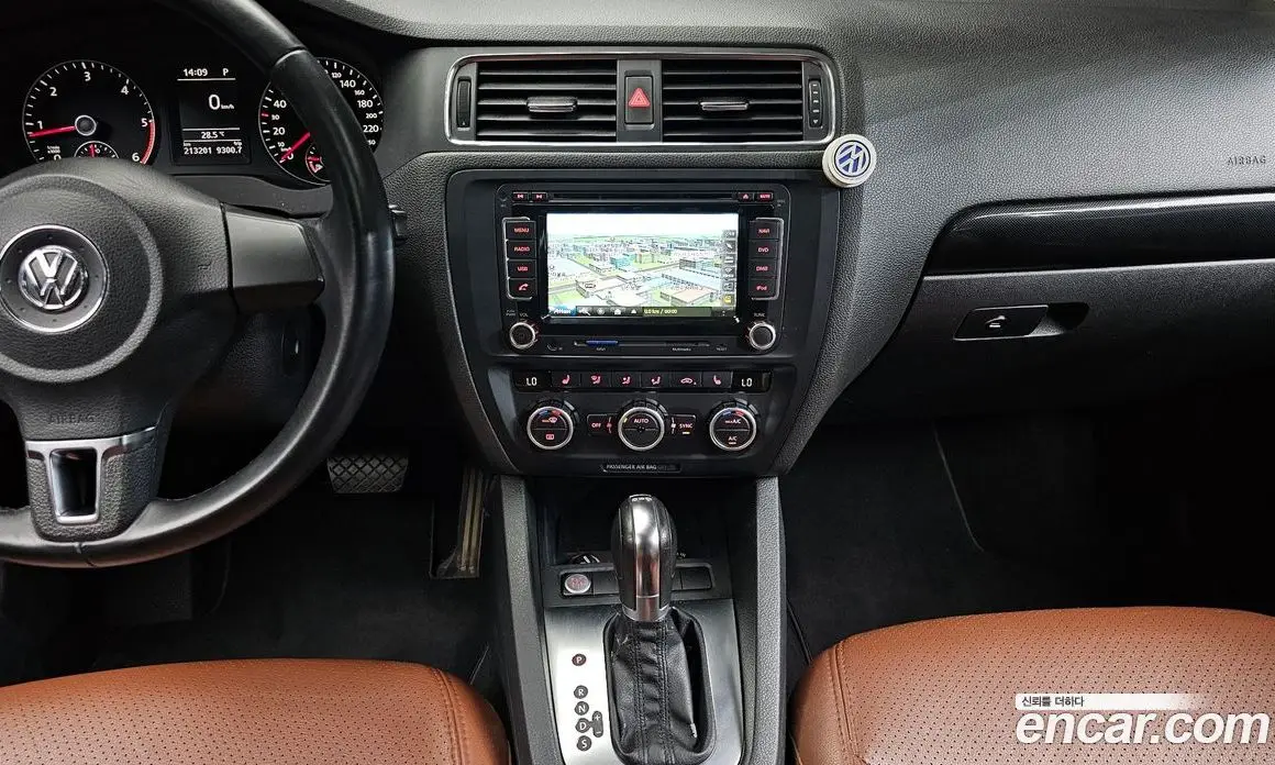 Volkswagen Jetta 2012 2.0 автомат (гидро), фото 13 Volkswagen Jetta 2012 2.0 автомат (гидро), фото 13