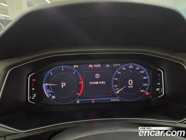 Volkswagen T-Roc 2021 2.0 автомат (гидро), миниатюра 8 Volkswagen T-Roc 2021 2.0 автомат (гидро), миниатюра 8