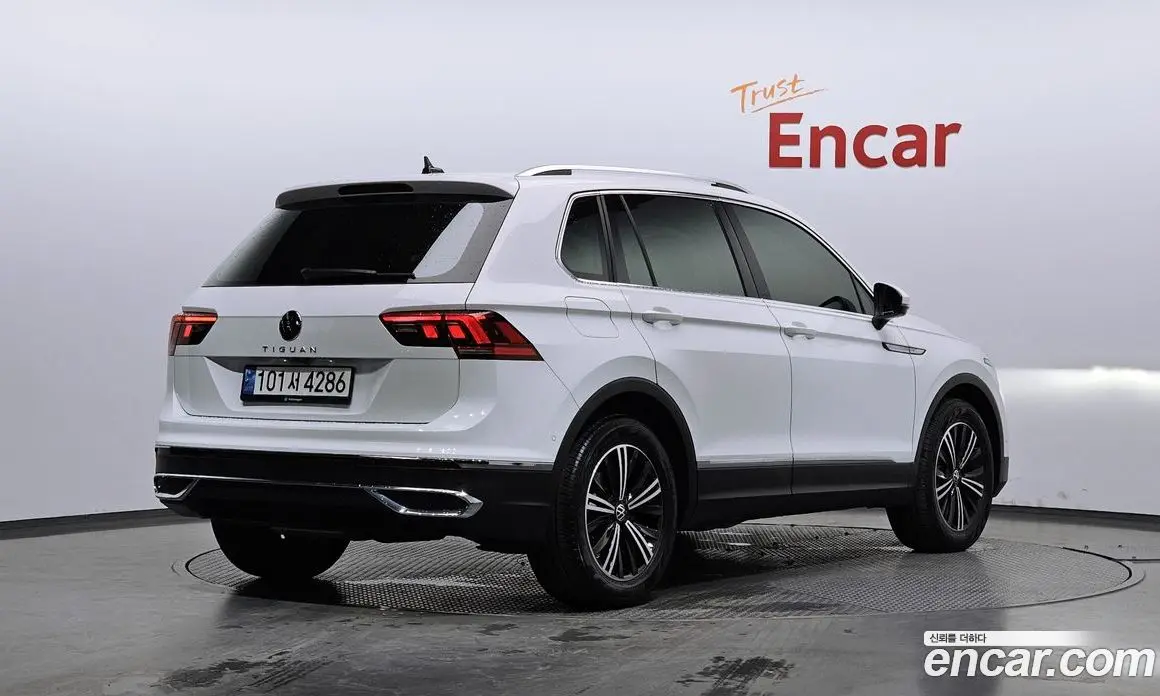 Volkswagen Tiguan 2022 2.0 автомат (гидро), фото 2 Volkswagen Tiguan 2022 2.0 автомат (гидро), фото 2