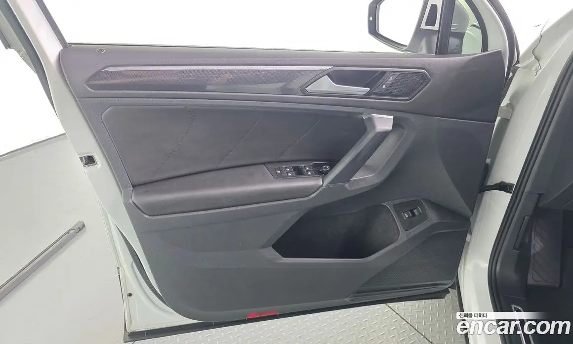 Volkswagen Tiguan 2023 2.0 автомат (гидро), фото 14 Volkswagen Tiguan 2023 2.0 автомат (гидро), фото 14