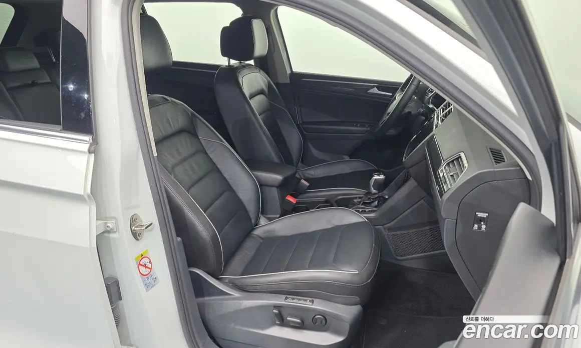 Volkswagen Tiguan 2023 2.0 автомат (гидро), фото 17 Volkswagen Tiguan 2023 2.0 автомат (гидро), фото 17