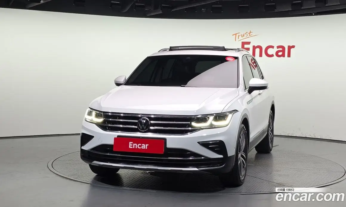 Volkswagen Tiguan 2023 2.0 автомат (гидро), фото 3 Volkswagen Tiguan 2023 2.0 автомат (гидро), фото 3