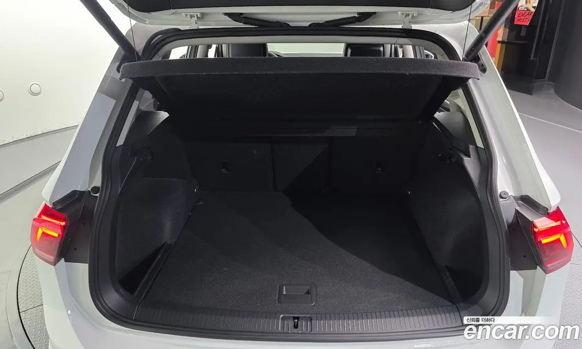 Volkswagen Tiguan 2023 2.0 автомат (гидро), фото 26 Volkswagen Tiguan 2023 2.0 автомат (гидро), фото 26