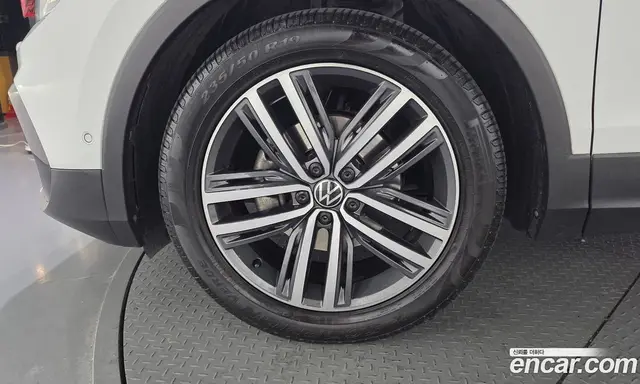 Volkswagen Tiguan 2023 2.0 автомат (гидро), миниатюра 5 Volkswagen Tiguan 2023 2.0 автомат (гидро), миниатюра 5