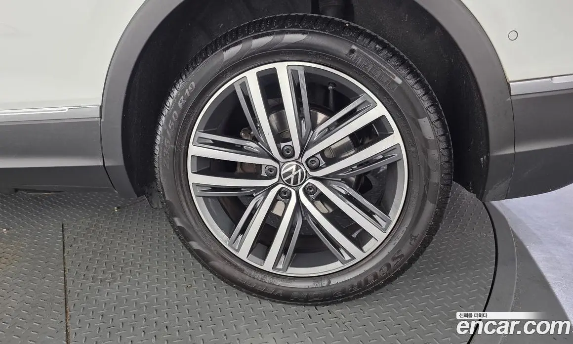 Volkswagen Tiguan 2023 2.0 автомат (гидро), фото 7 Volkswagen Tiguan 2023 2.0 автомат (гидро), фото 7