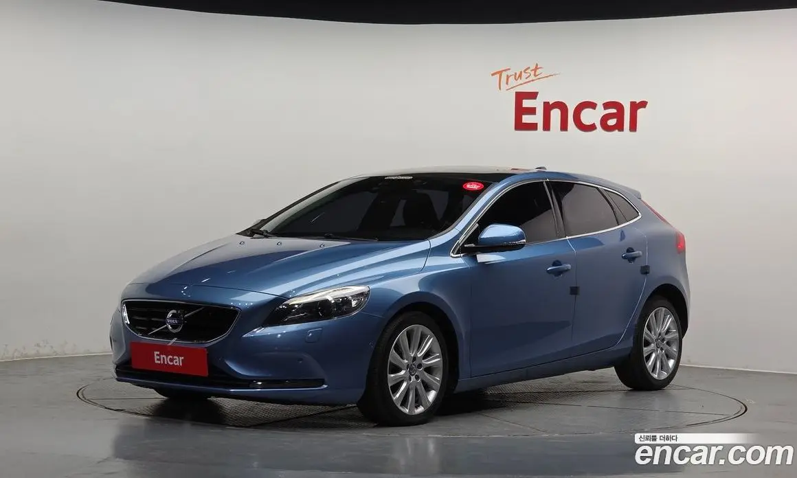 Volvo V40 2015 1.6 автомат (гидро), фото 1 Volvo V40 2015 1.6 автомат (гидро), фото 1