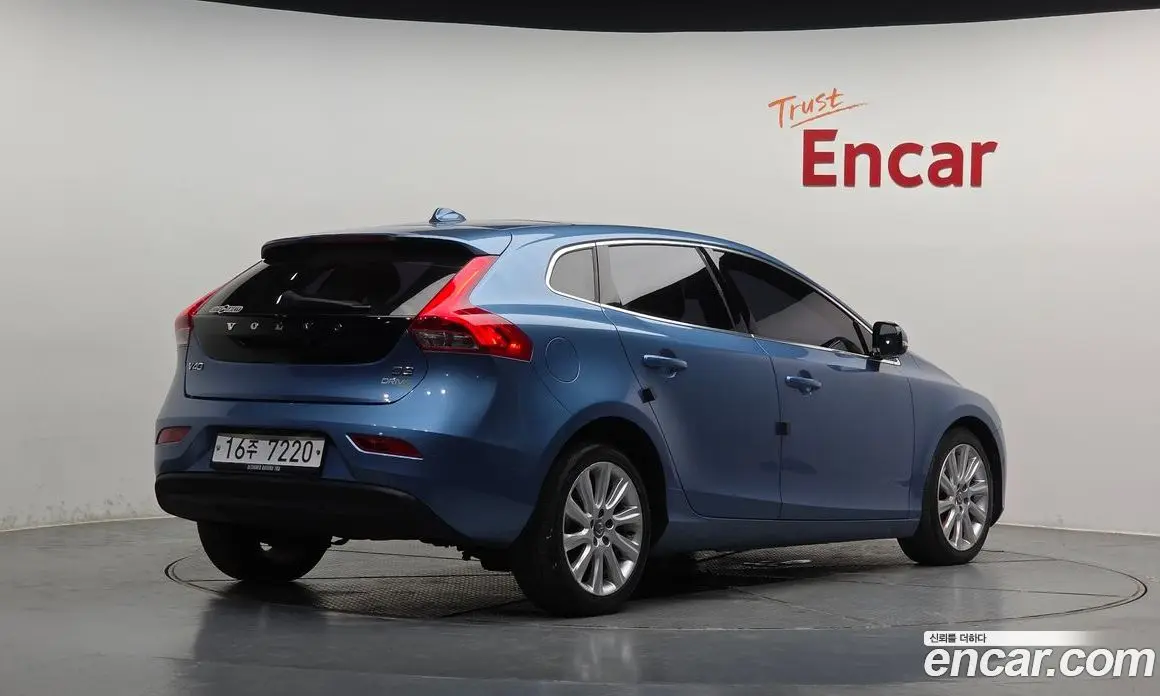 Volvo V40 2015 1.6 автомат (гидро), фото 2 Volvo V40 2015 1.6 автомат (гидро), фото 2