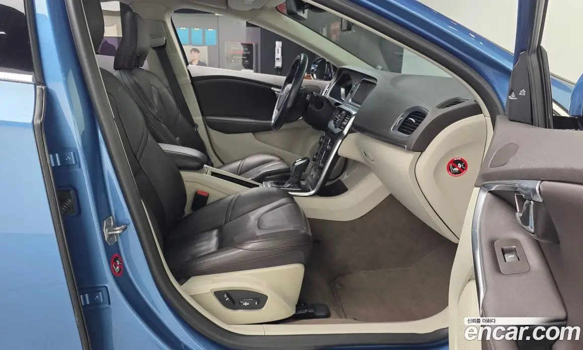 Volvo V40 2015 1.6 автомат (гидро), фото 11 Volvo V40 2015 1.6 автомат (гидро), фото 11
