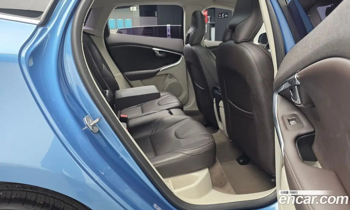 Volvo V40 2015 1.6 автомат (гидро), фото 12 Volvo V40 2015 1.6 автомат (гидро), фото 12
