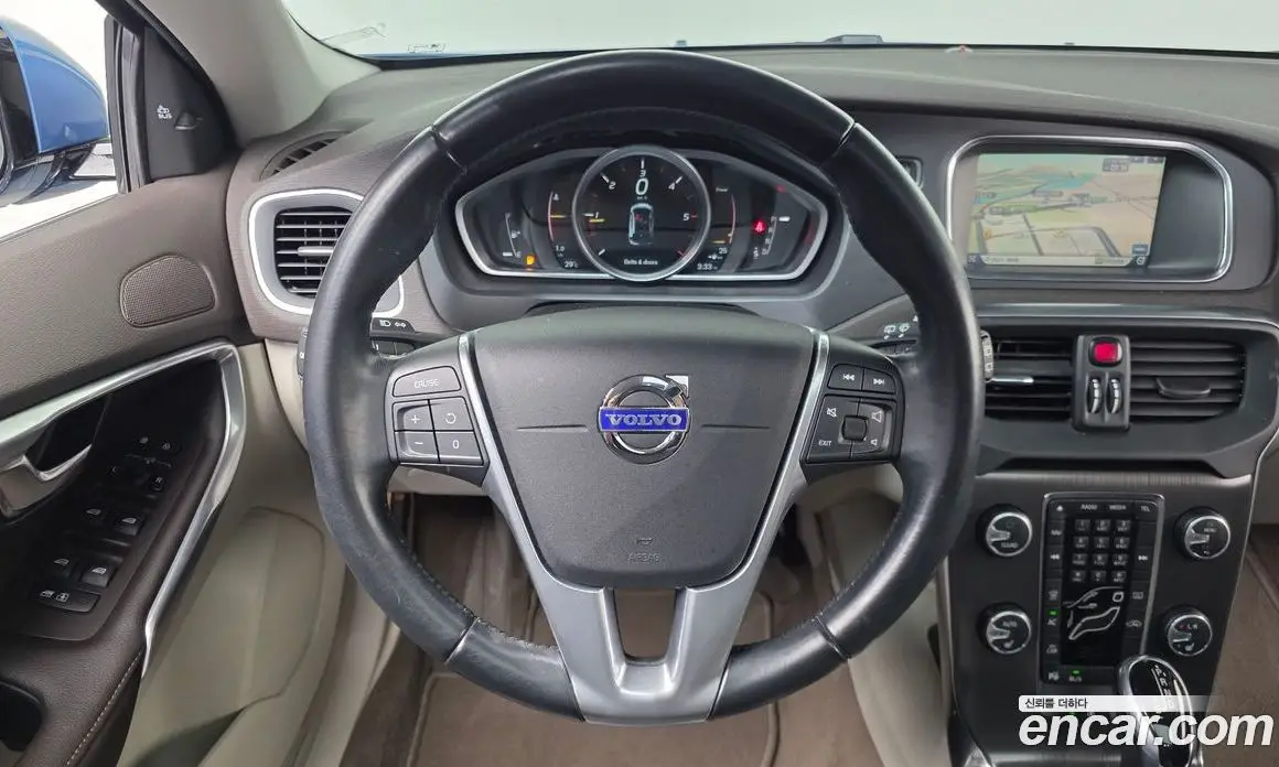 Volvo V40 2015 1.6 автомат (гидро), фото 13 Volvo V40 2015 1.6 автомат (гидро), фото 13