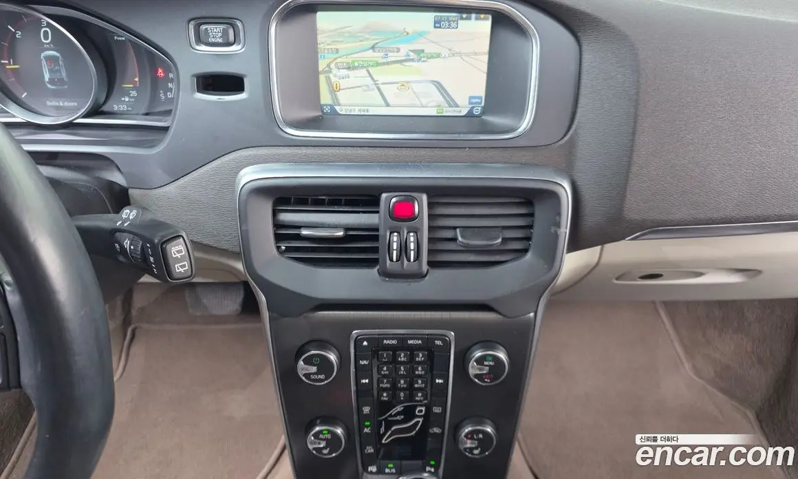 Volvo V40 2015 1.6 автомат (гидро), фото 14 Volvo V40 2015 1.6 автомат (гидро), фото 14
