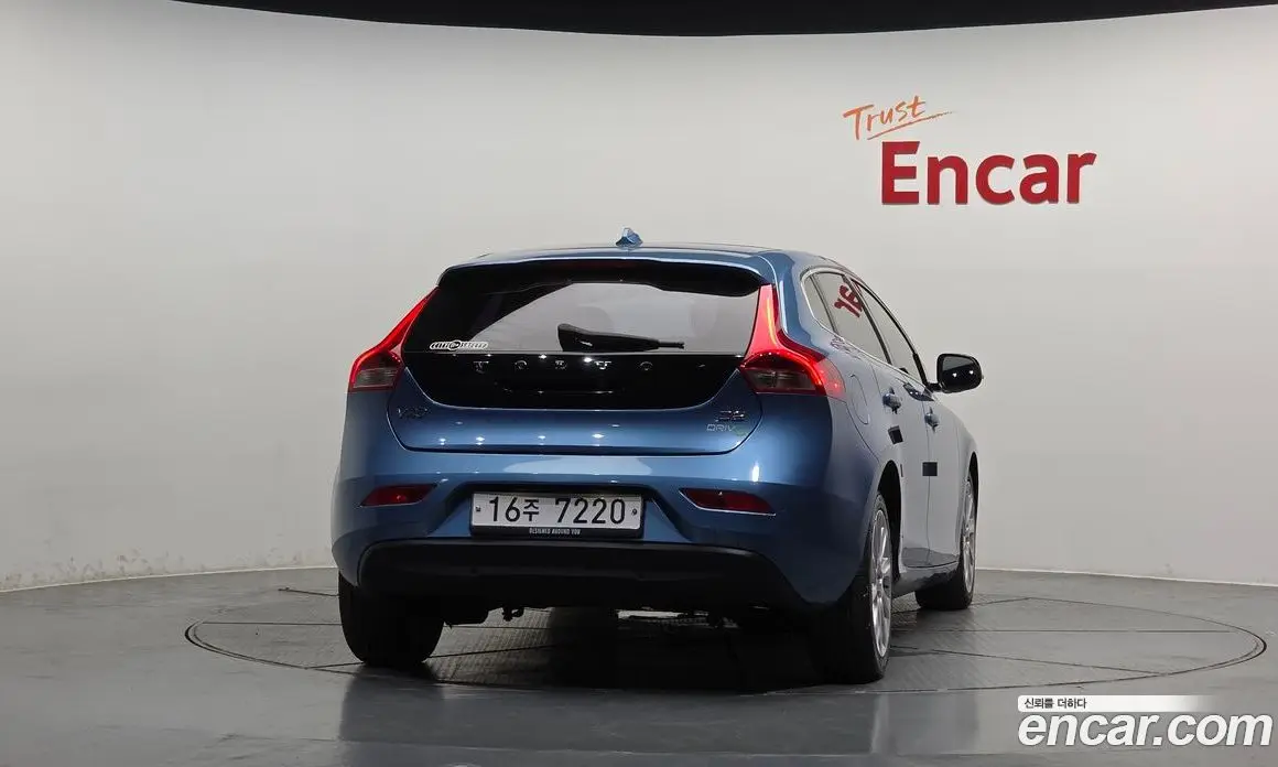 Volvo V40 2015 1.6 автомат (гидро), фото 4 Volvo V40 2015 1.6 автомат (гидро), фото 4