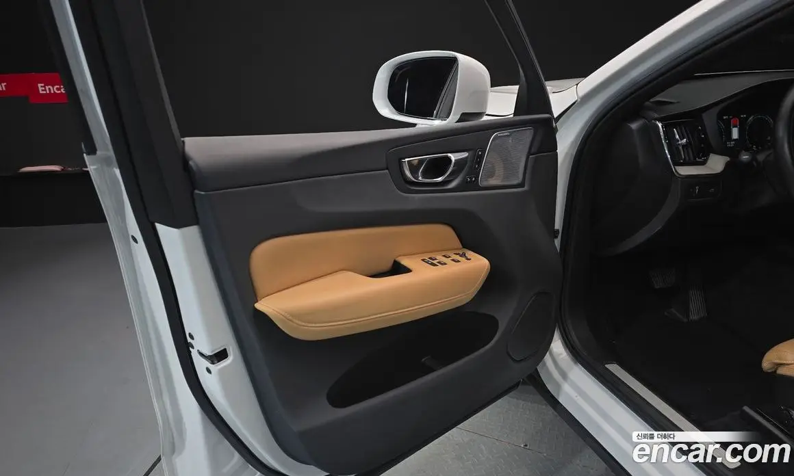 Volvo XC60 2019 2.0 автомат (гидро), фото 14 Volvo XC60 2019 2.0 автомат (гидро), фото 14