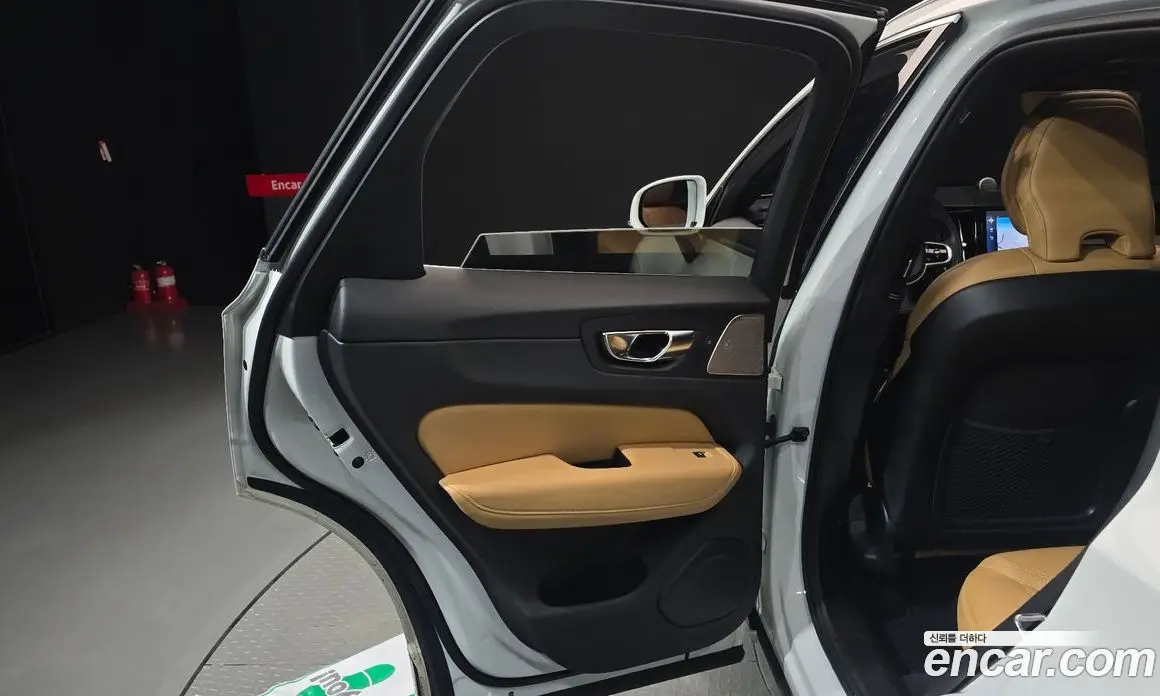 Volvo XC60 2019 2.0 автомат (гидро), фото 15 Volvo XC60 2019 2.0 автомат (гидро), фото 15